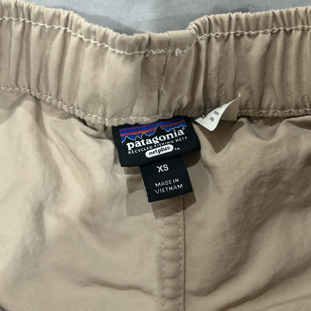 Patagonia 2.5” Baggies shorts - Picture 2 of 3